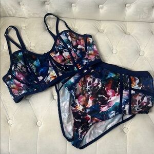 Torrid Floral galaxy stunning Print Women's Intimate Set bra panty Sz 2